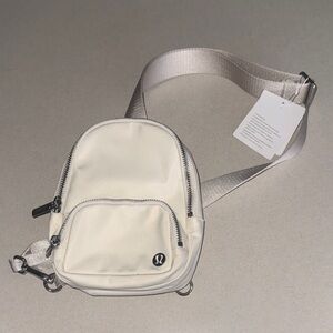 NWT Lululemon Everywhere Sling Bag Small 2L